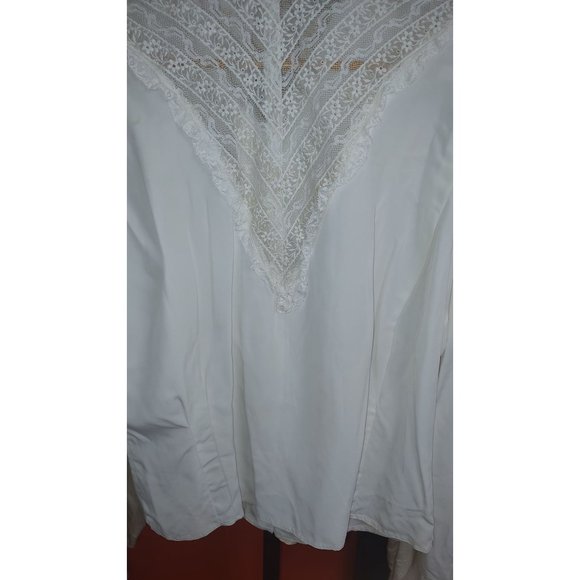 COPY - Vintage/Antique Lot of 5 Damaged/ Wounded Cream Various Era Blouses  "As… - Picture 15 of 16